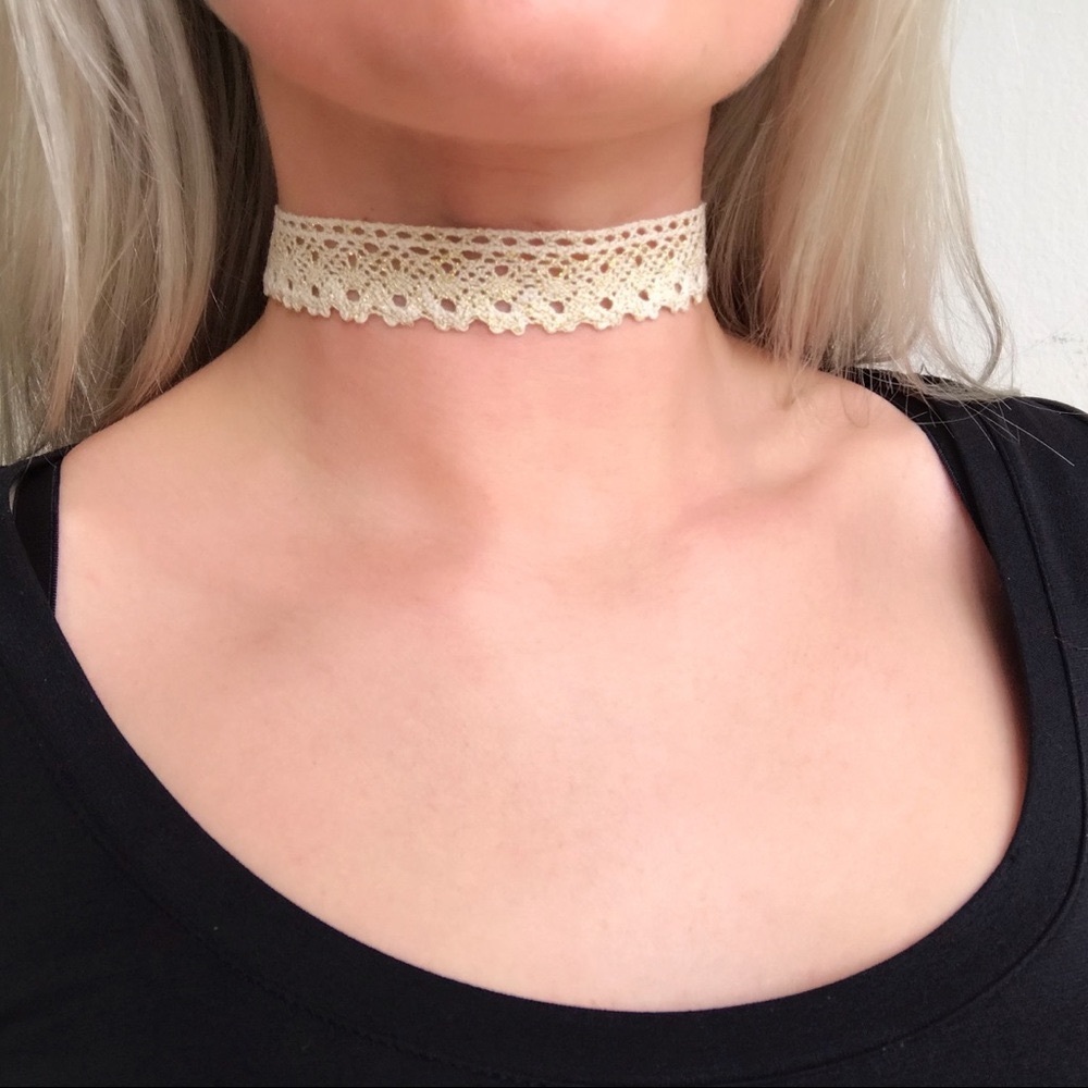 Beige Chocker